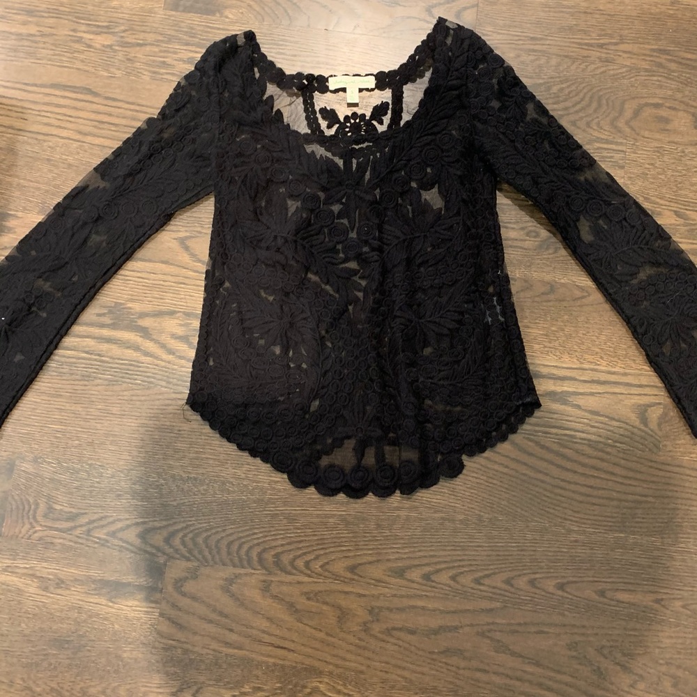 Lace black top